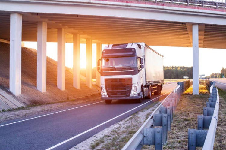 What To Watch Out For With Commercial Truck Insurance